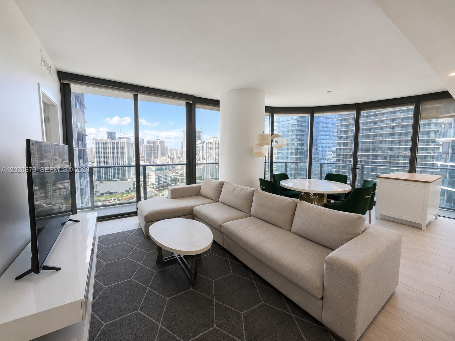 55 SW 9th St #3201, Miami FL 33130