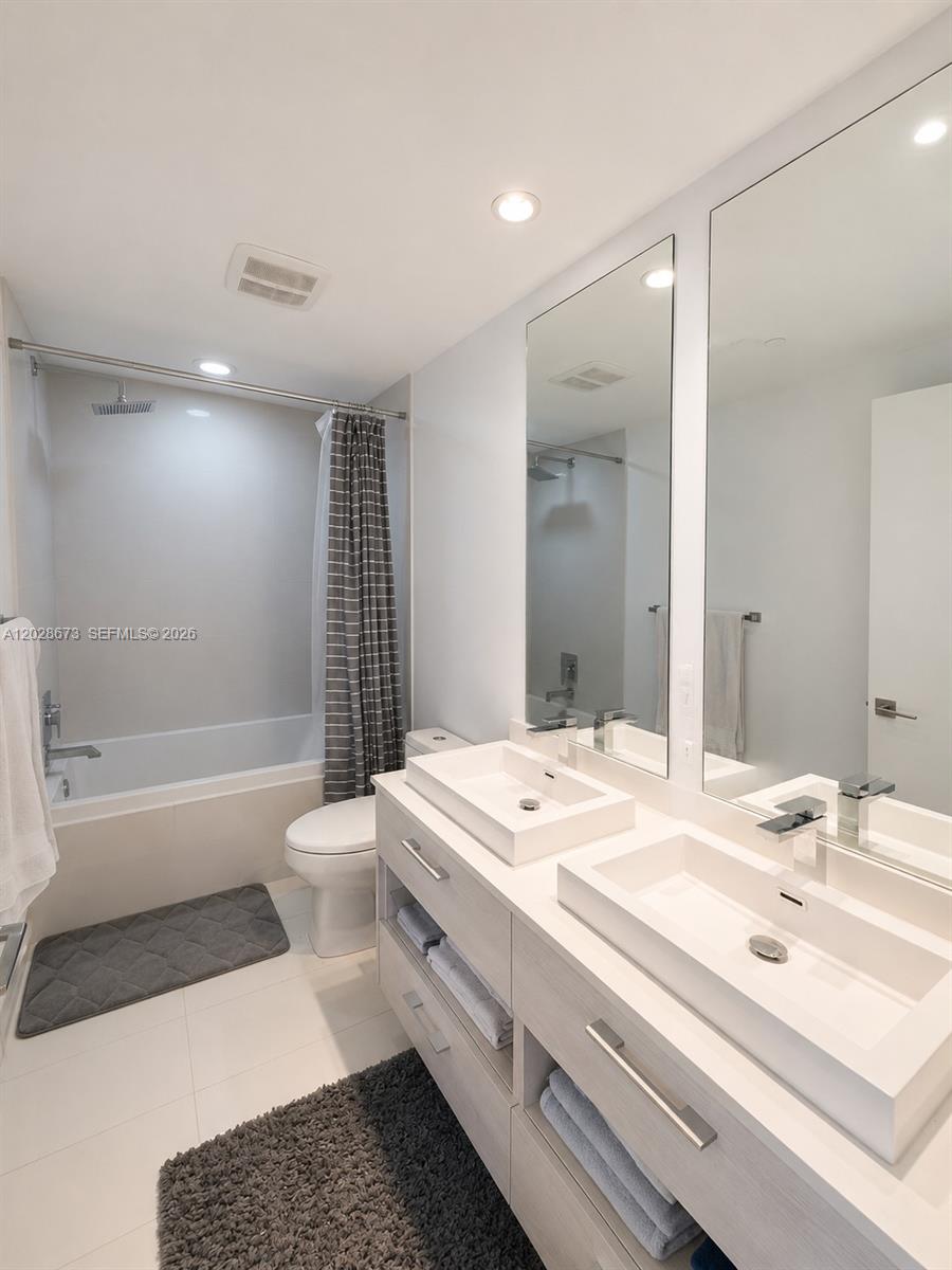 55 SW 9th St #3201, Miami FL 33130