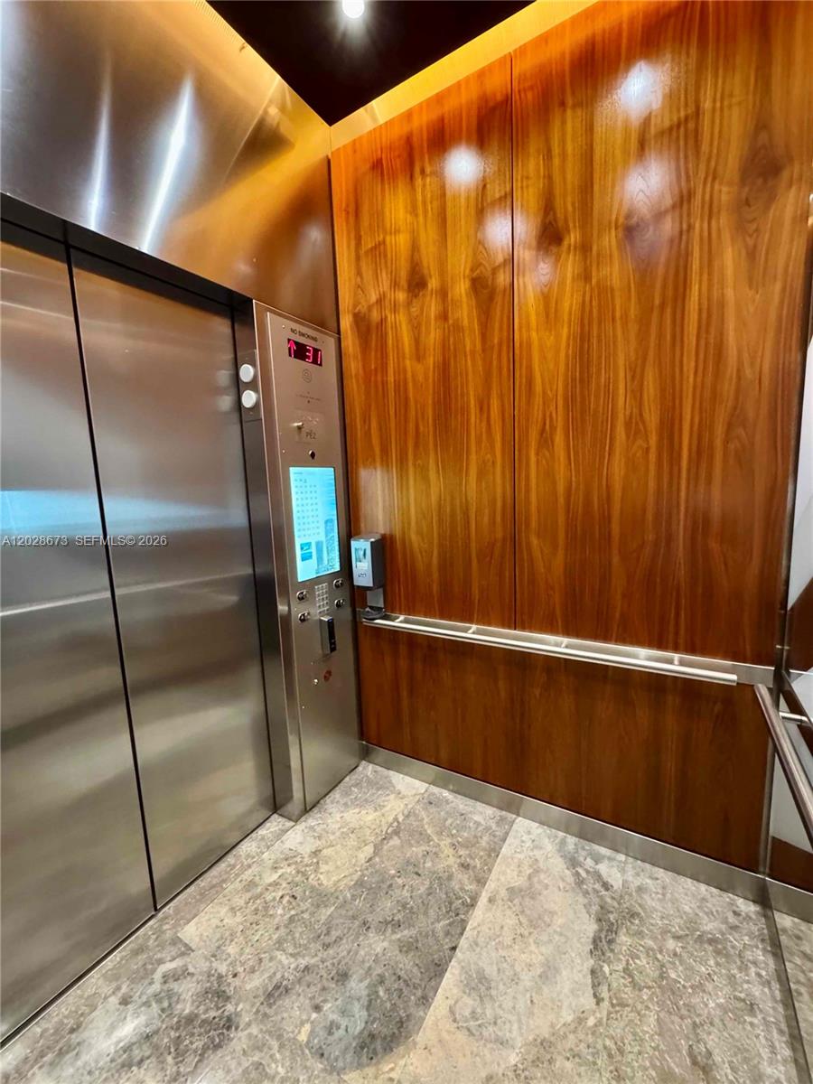 55 SW 9th St #3201, Miami FL 33130