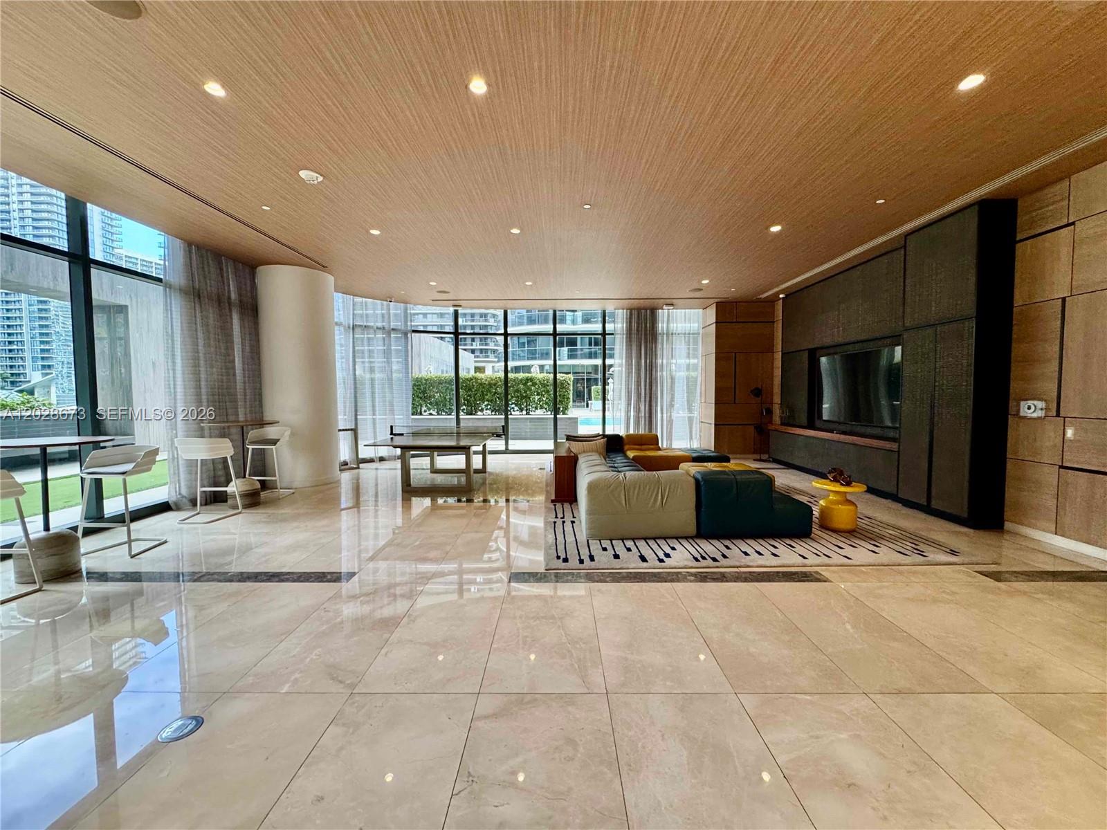 55 SW 9th St #3201, Miami FL 33130