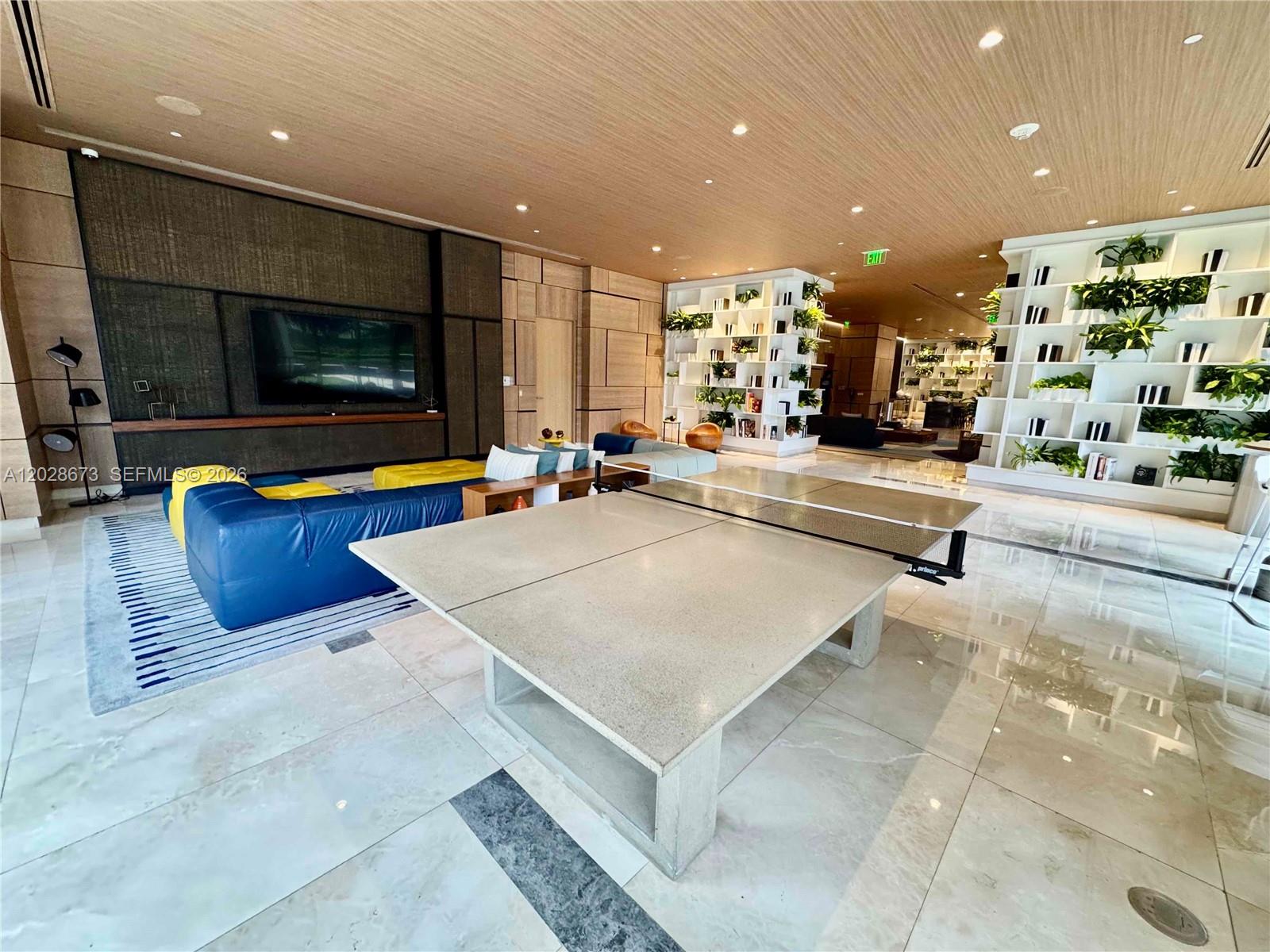 55 SW 9th St #3201, Miami FL 33130