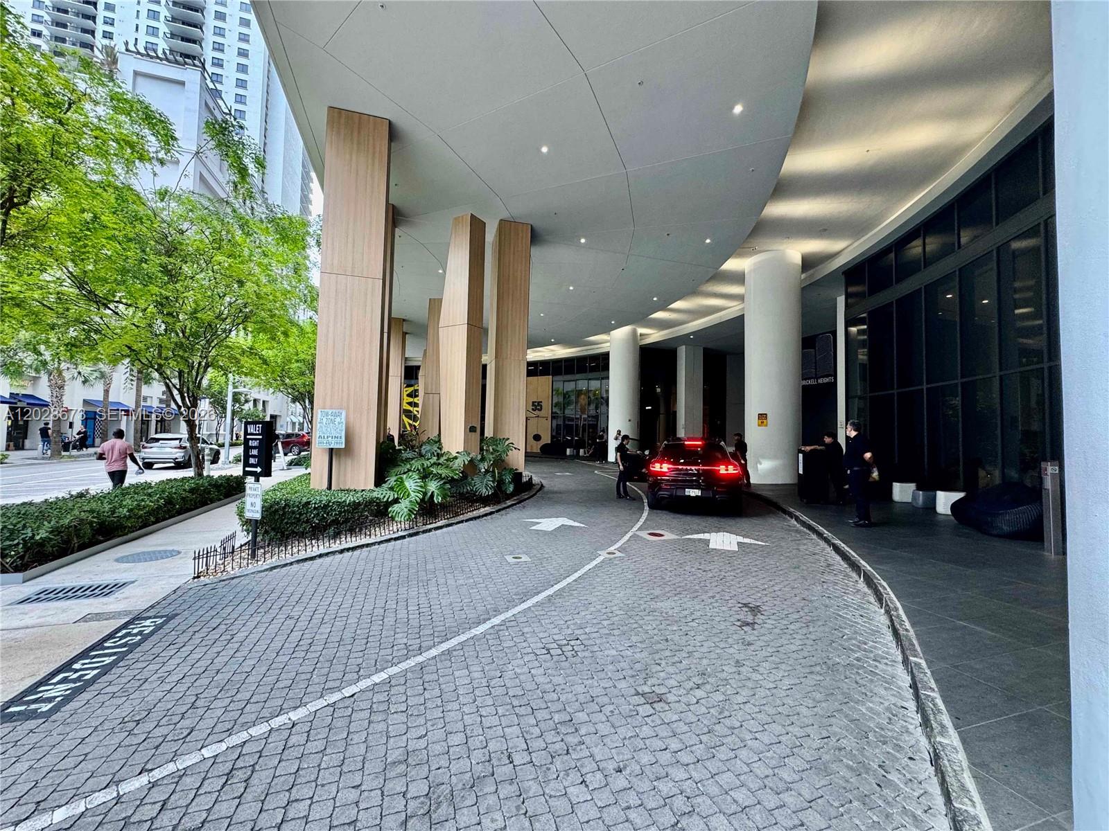 55 SW 9th St #3201, Miami FL 33130