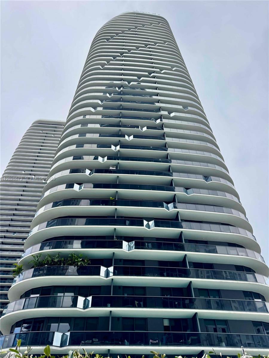 55 SW 9th St #3201, Miami FL 33130
