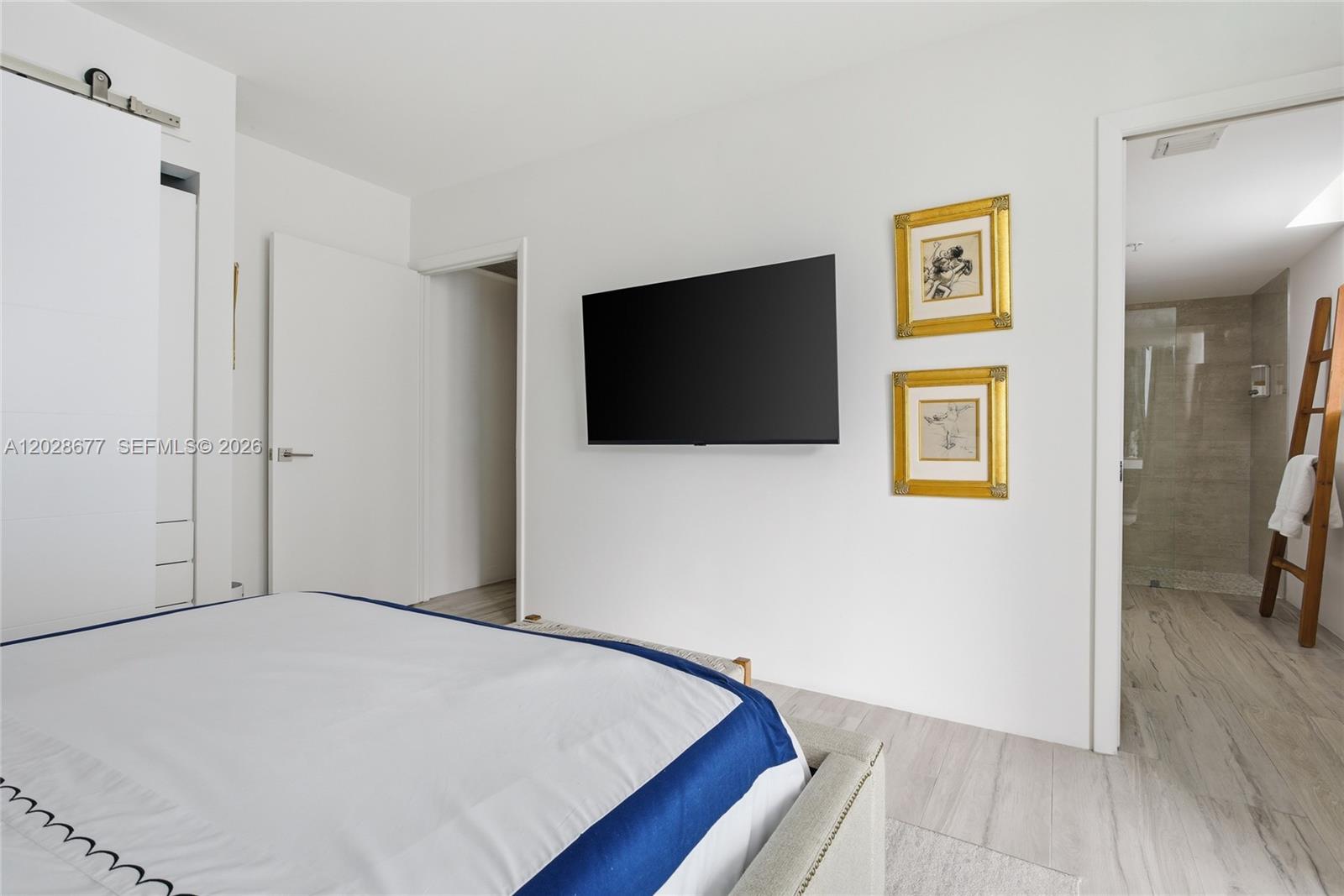 31 SE 5th St #2410, Miami FL 33131