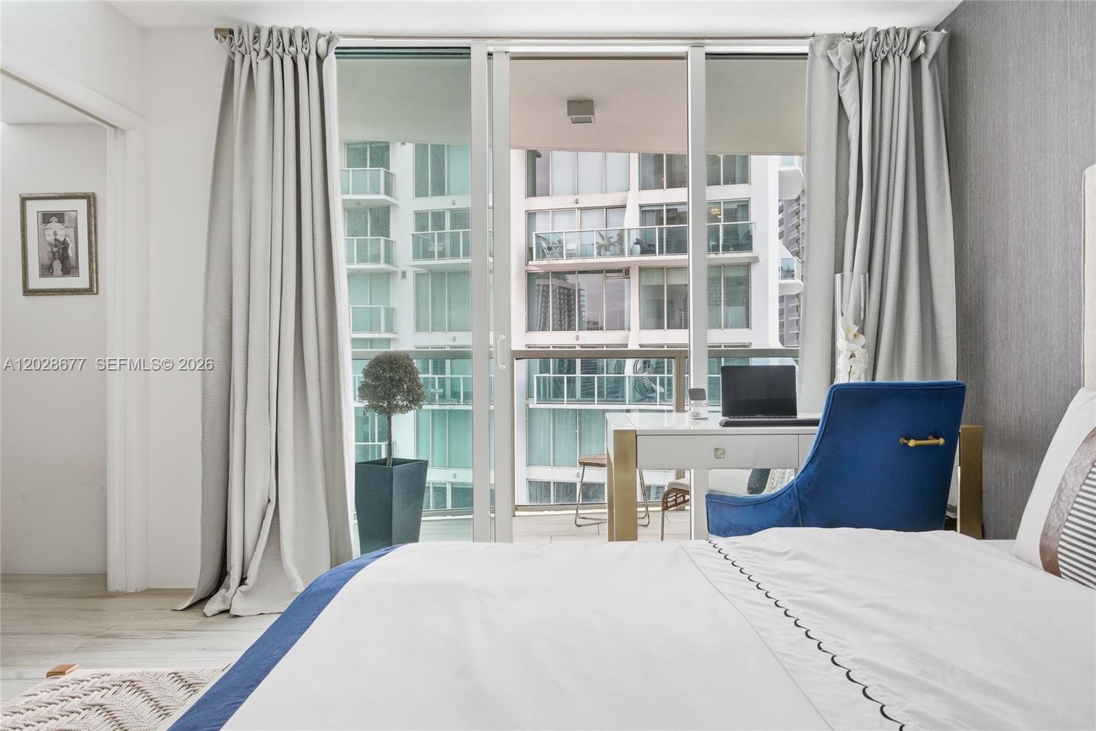 31 SE 5th St #2410, Miami FL 33131