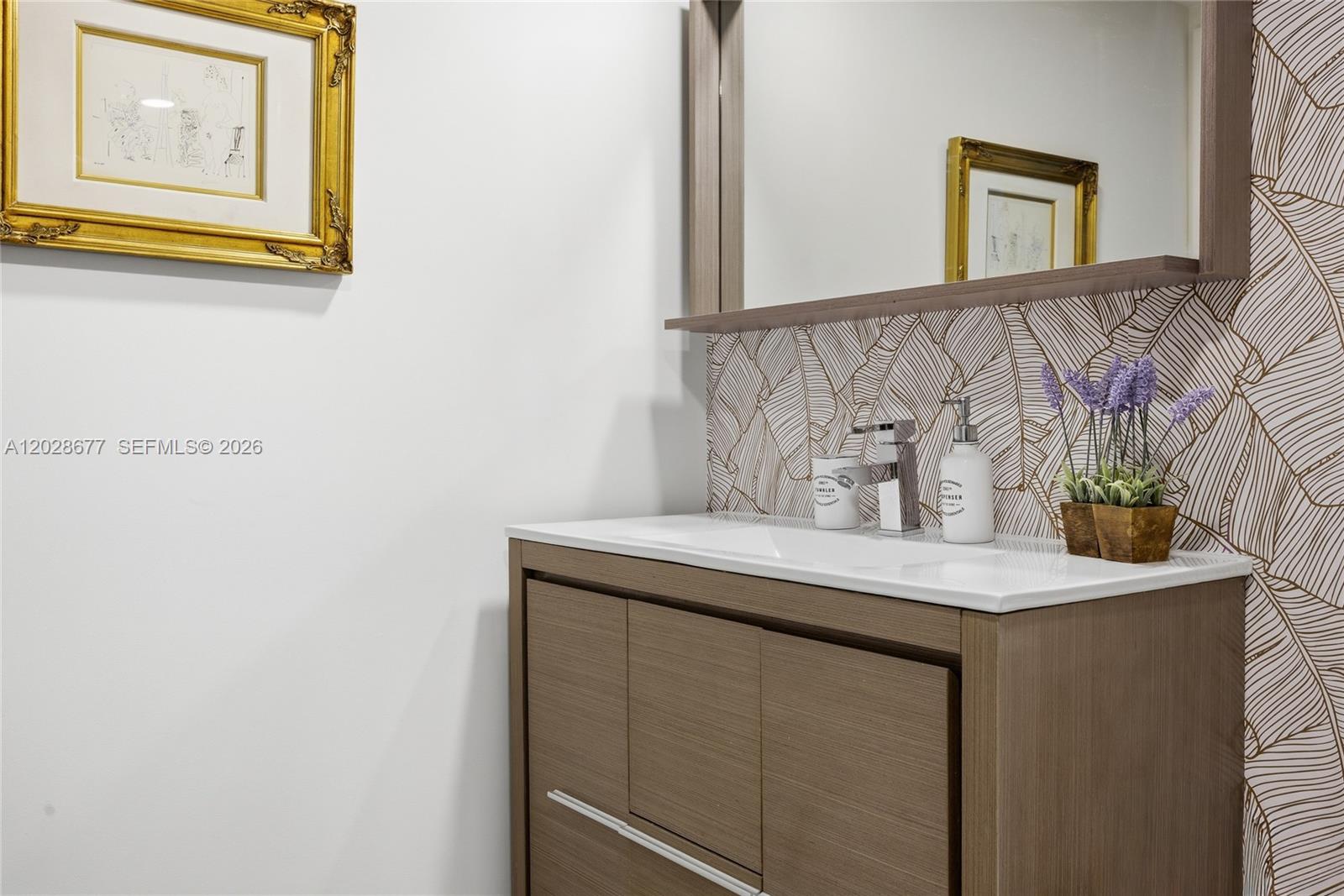 31 SE 5th St #2410, Miami FL 33131