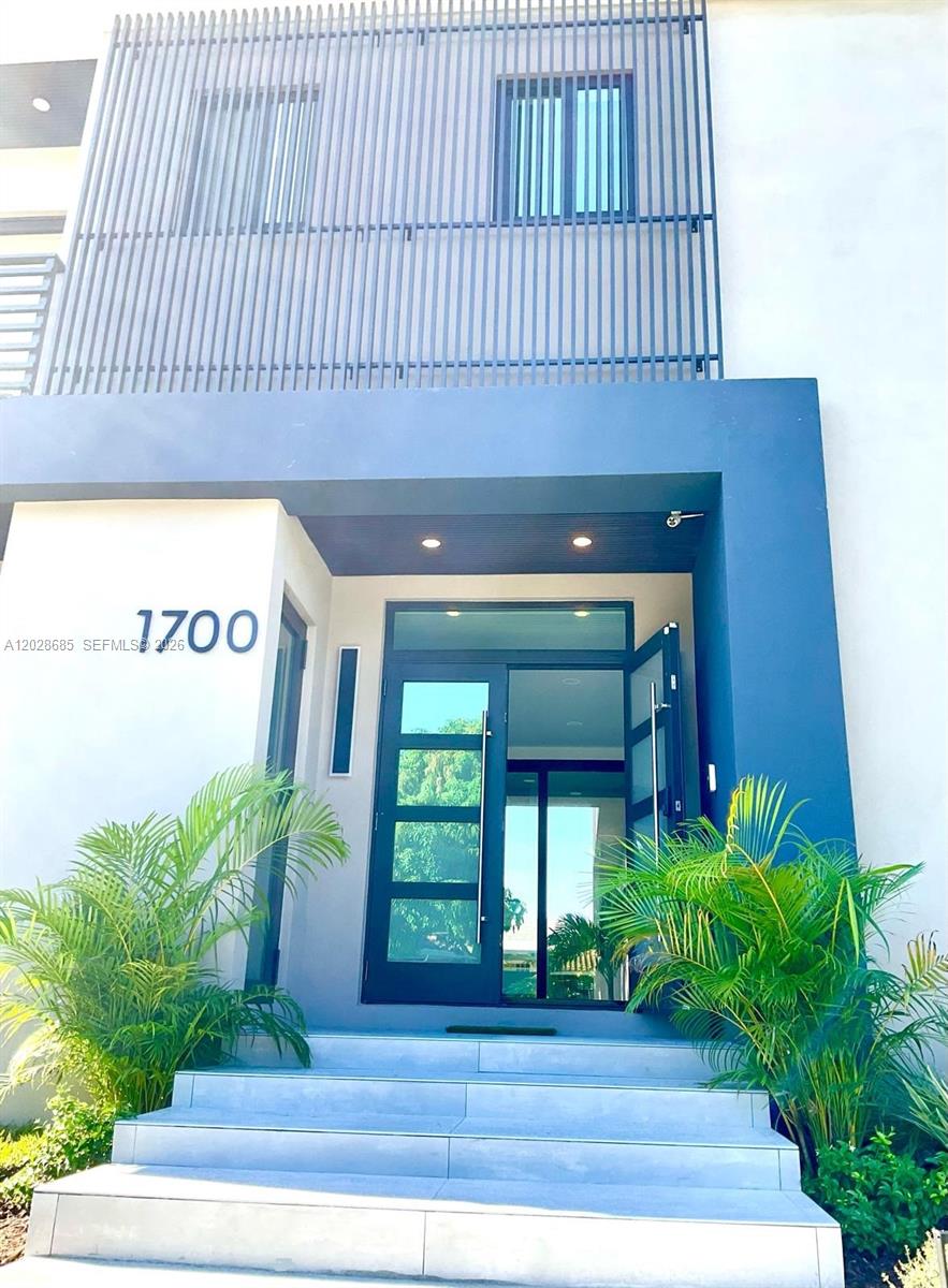 1700 NE 18th St, Fort Lauderdale FL 33305
