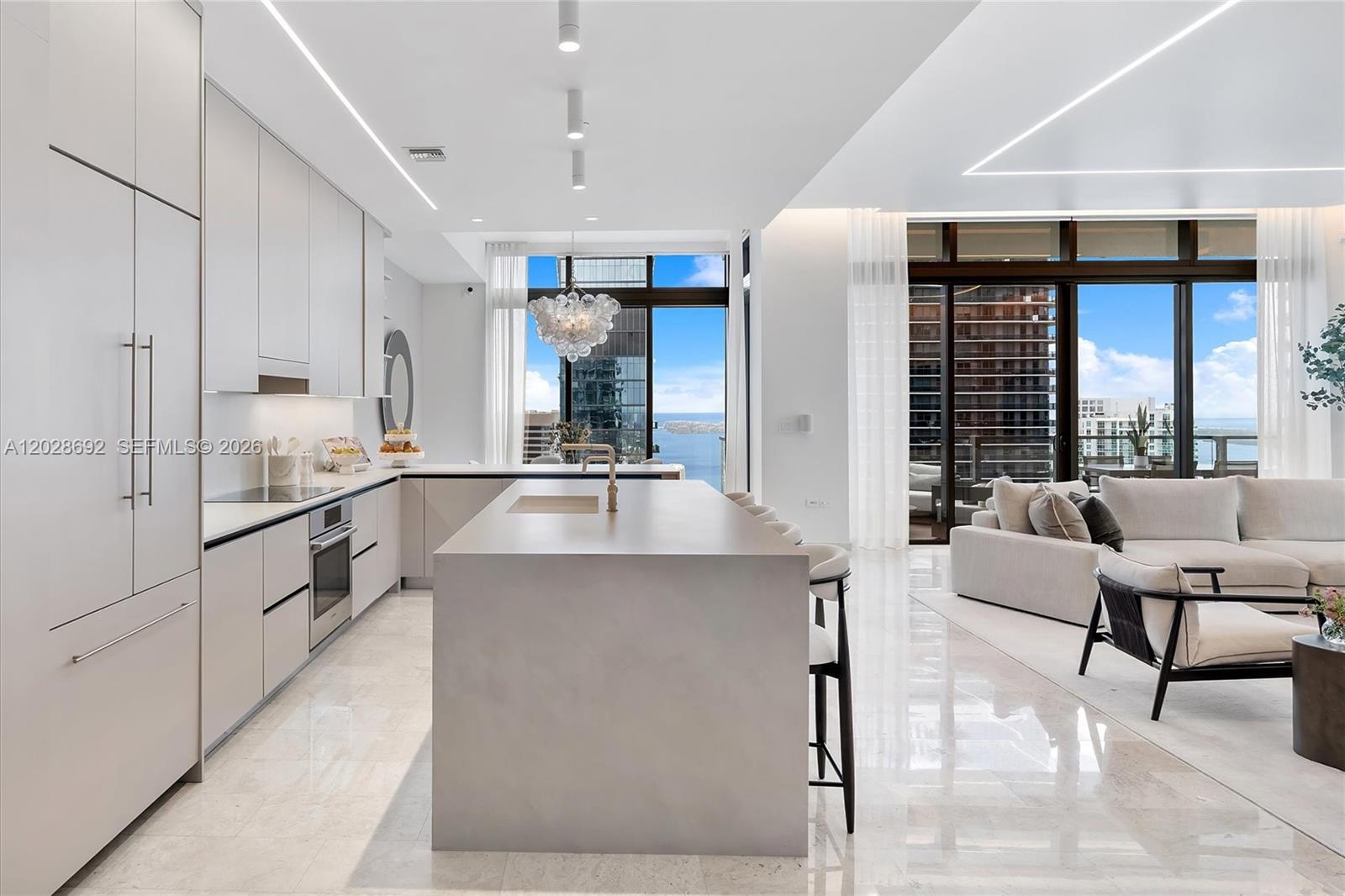 88 SW 7th St #4001, Miami FL 33130