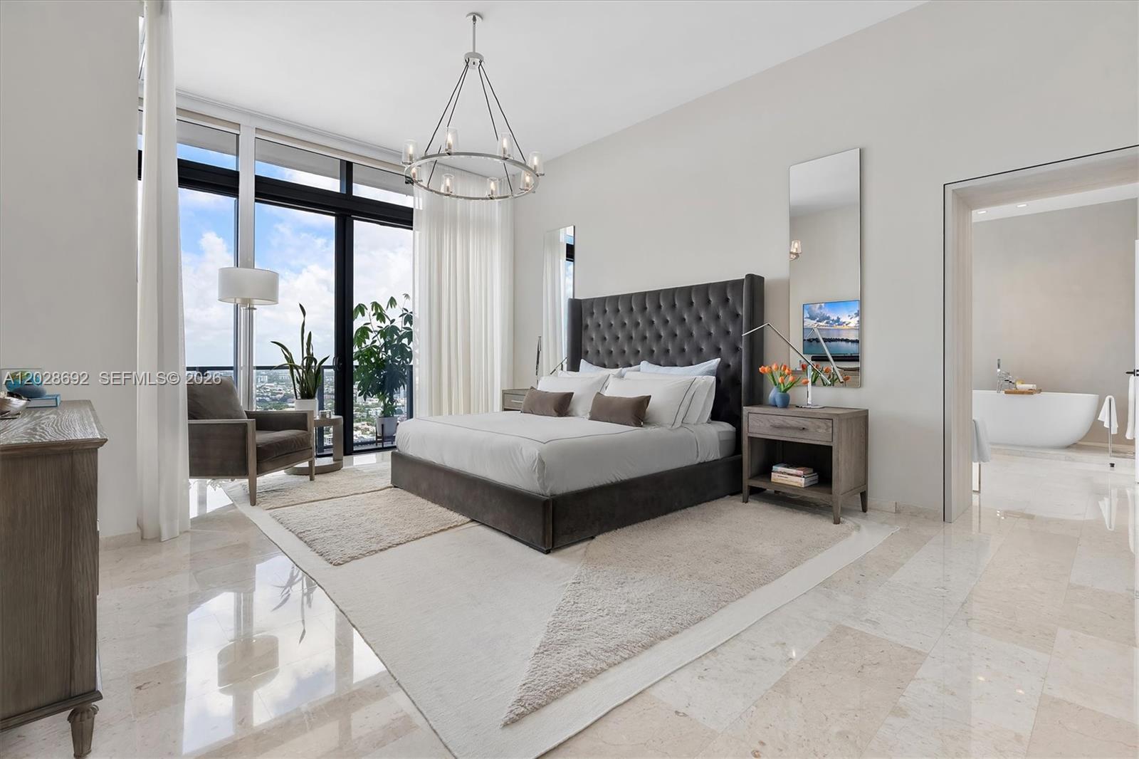 88 SW 7th St #4001, Miami FL 33130