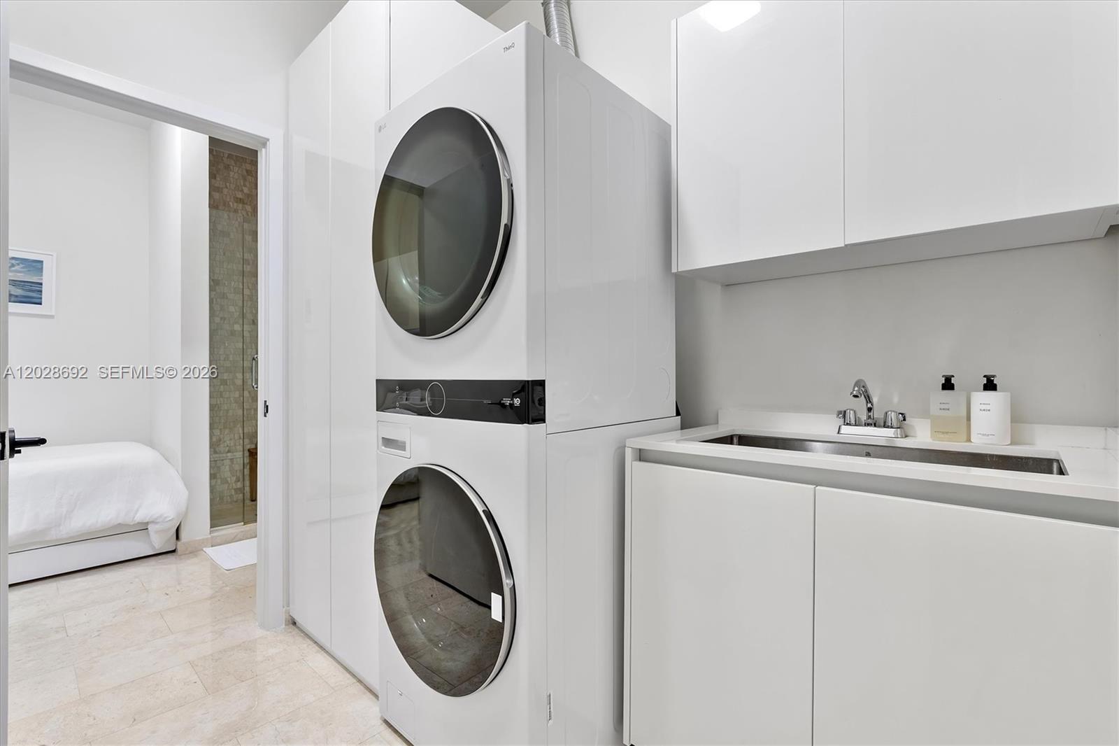 88 SW 7th St #4001, Miami FL 33130