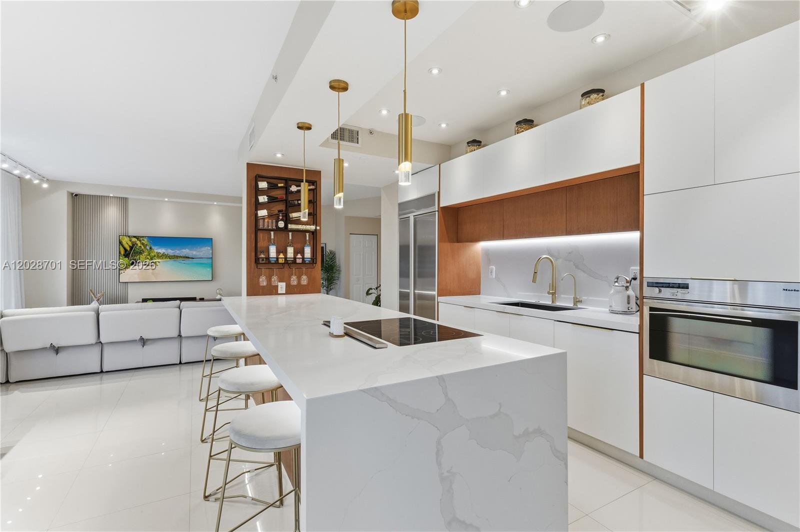 3500 Mystic Pointe Dr #104, Aventura FL 33180