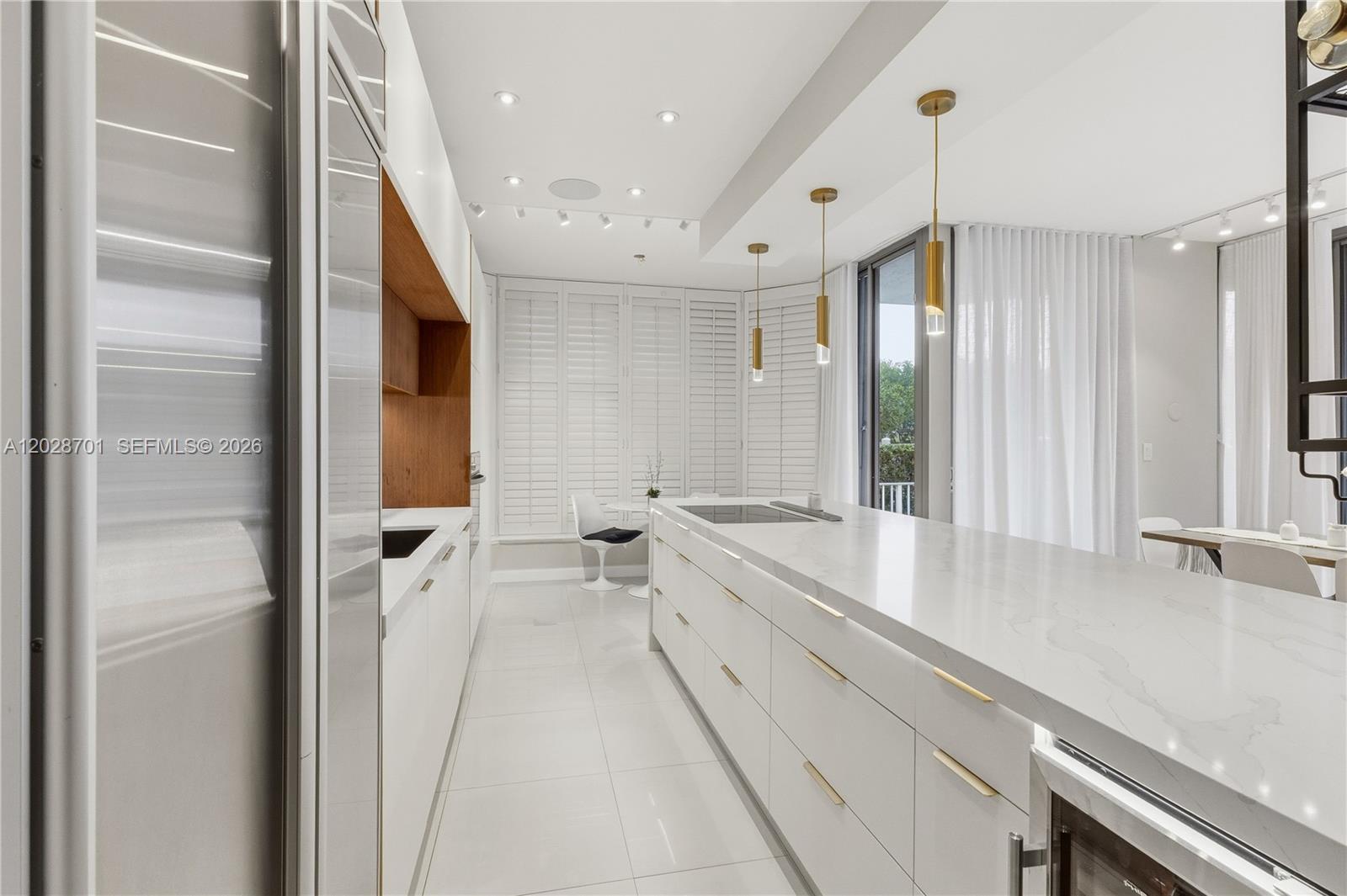 3500 Mystic Pointe Dr #104, Aventura FL 33180