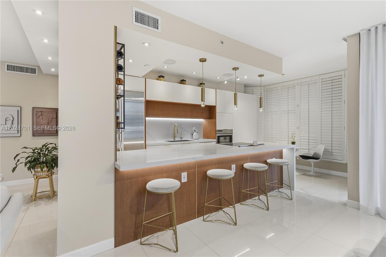 3500 Mystic Pointe Dr #104, Aventura FL 33180