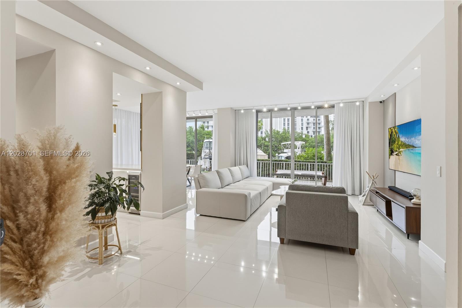 3500 Mystic Pointe Dr #104, Aventura FL 33180