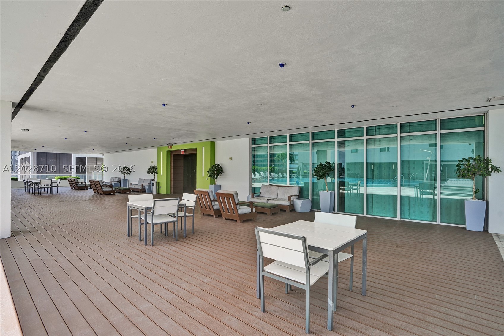 55 SE 6th St #1502, Miami FL 33131