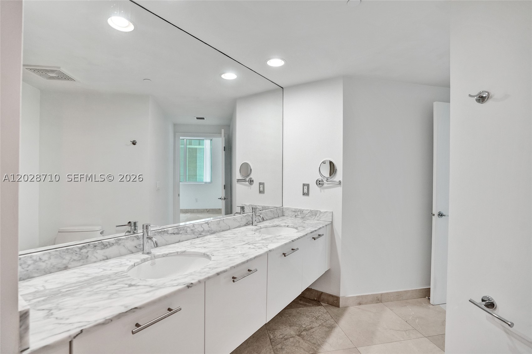 55 SE 6th St #1502, Miami FL 33131