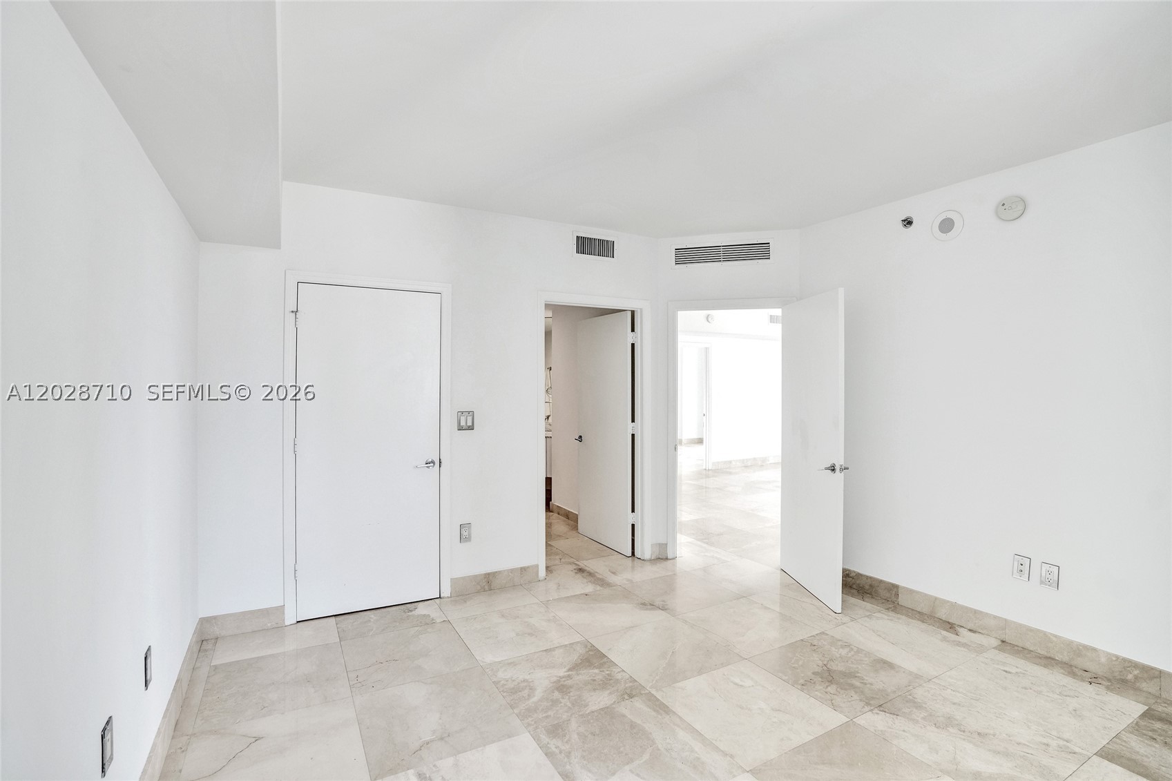 55 SE 6th St #1502, Miami FL 33131