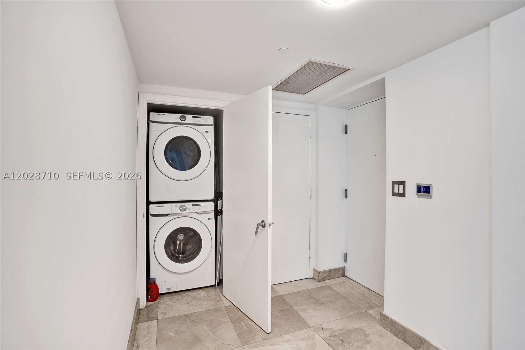 55 SE 6th St #1502, Miami FL 33131