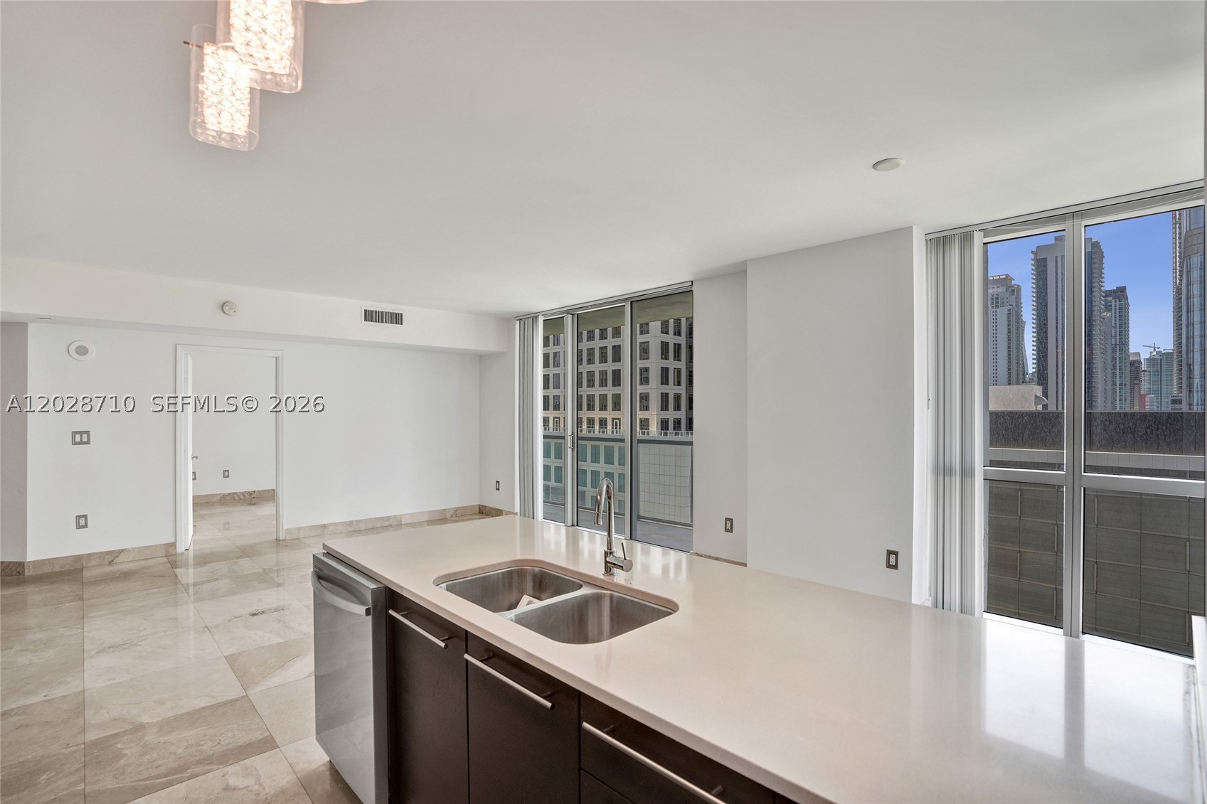 55 SE 6th St #1502, Miami FL 33131