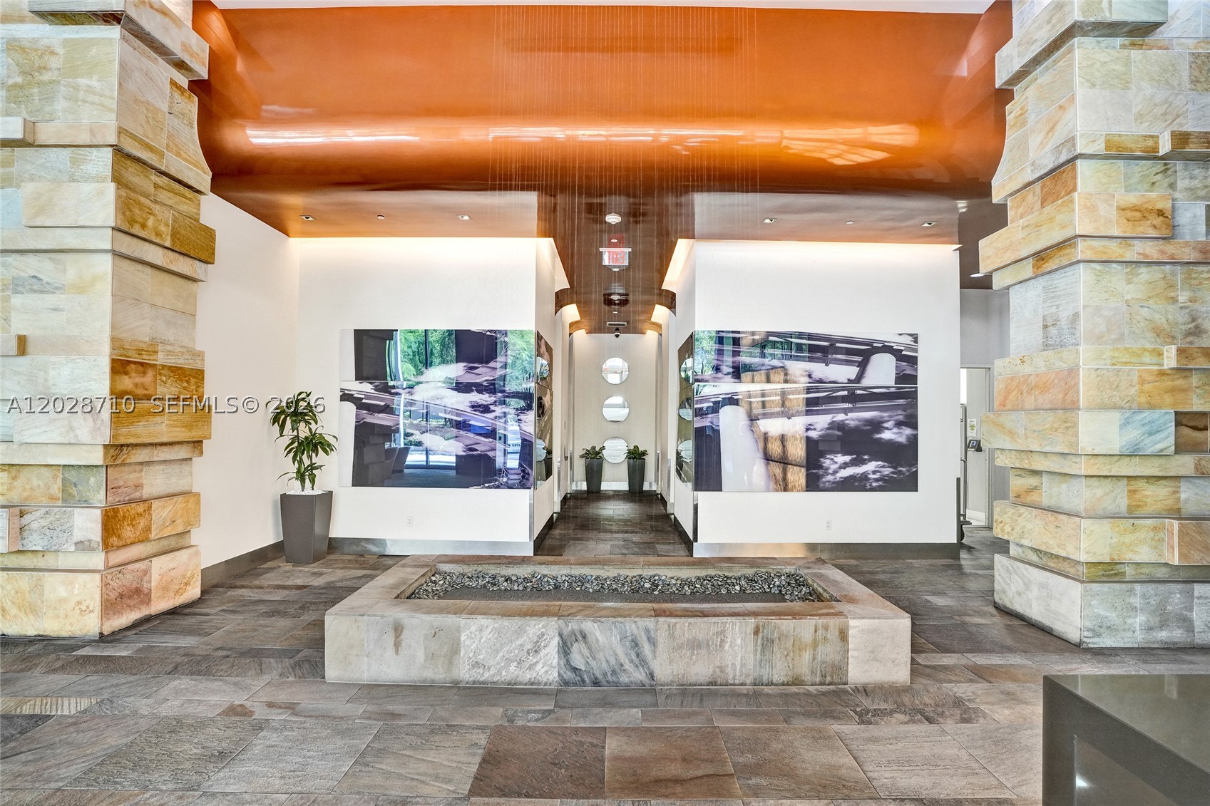 55 SE 6th St #1502, Miami FL 33131
