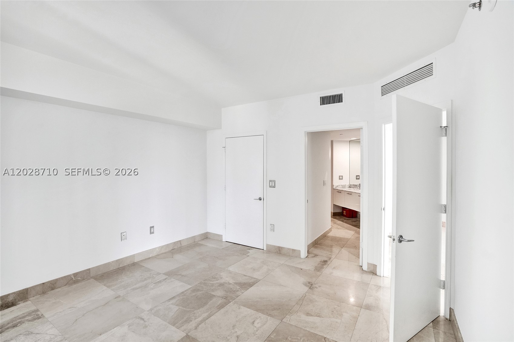 55 SE 6th St #1502, Miami FL 33131