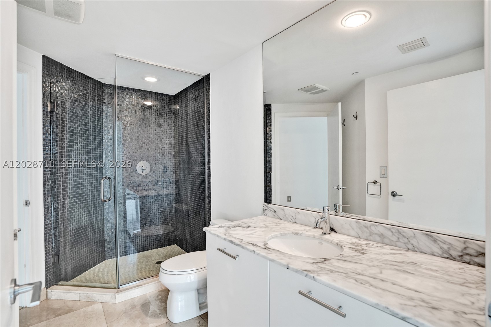 55 SE 6th St #1502, Miami FL 33131