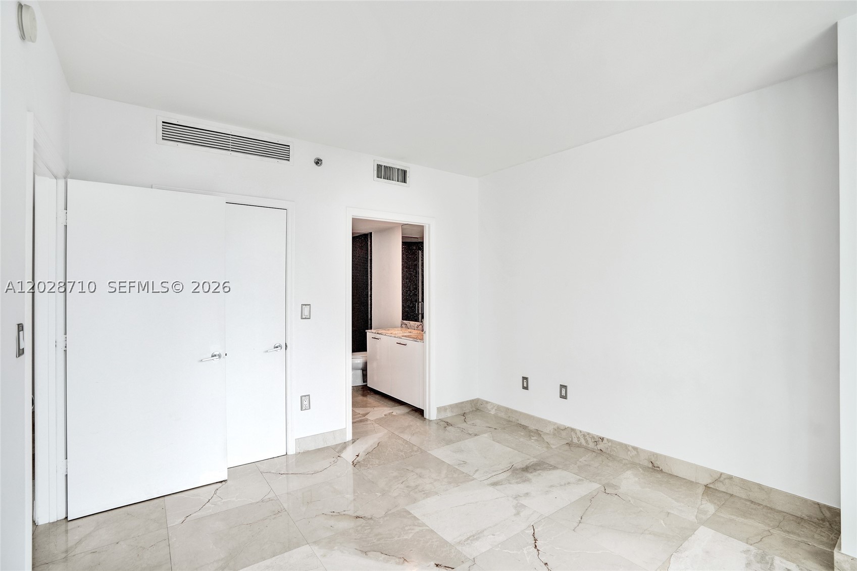 55 SE 6th St #1502, Miami FL 33131