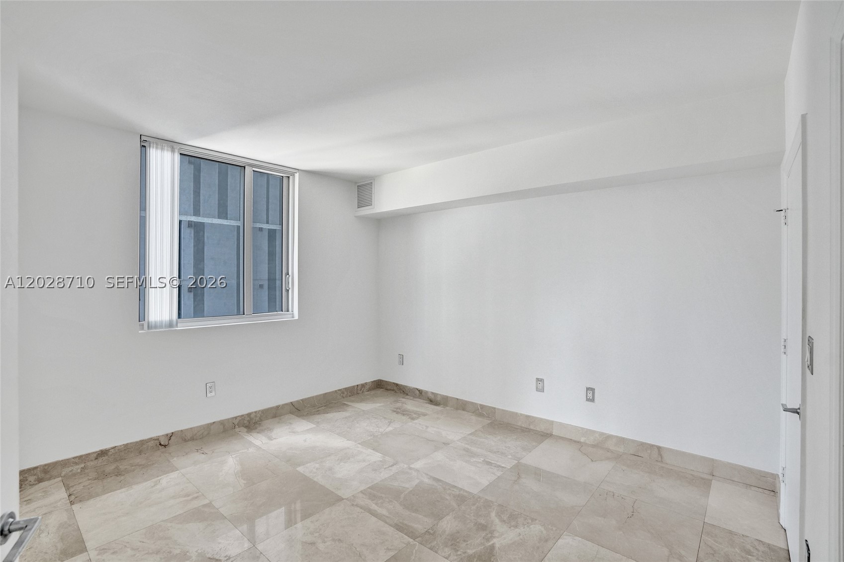 55 SE 6th St #1502, Miami FL 33131