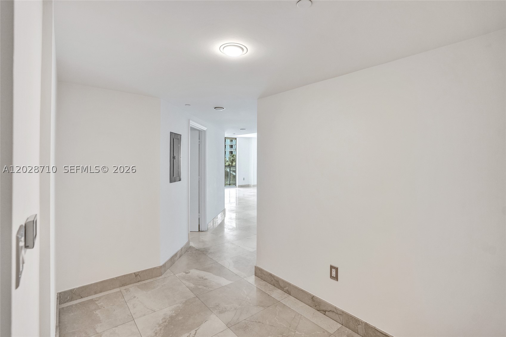 55 SE 6th St #1502, Miami FL 33131