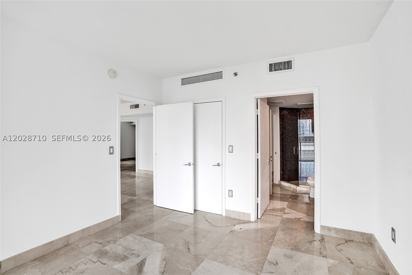 55 SE 6th St #1502, Miami FL 33131