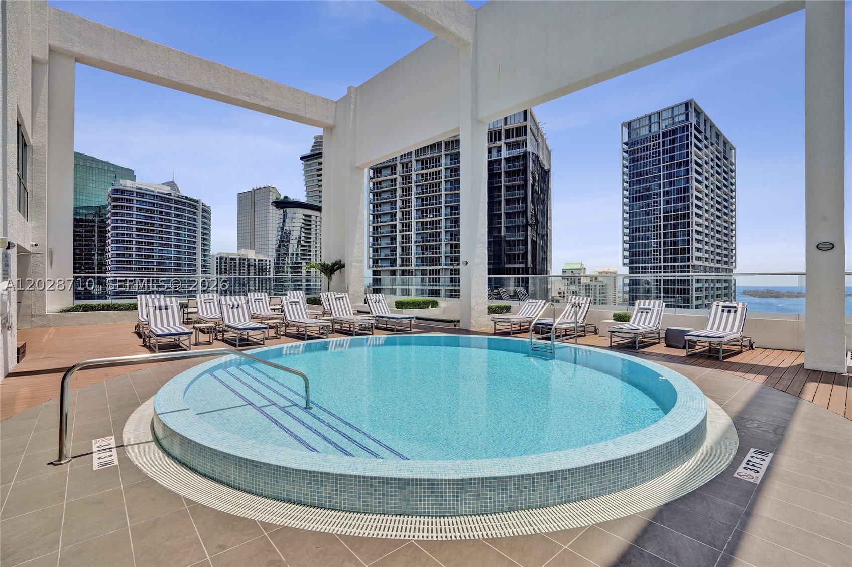 55 SE 6th St #1502, Miami FL 33131