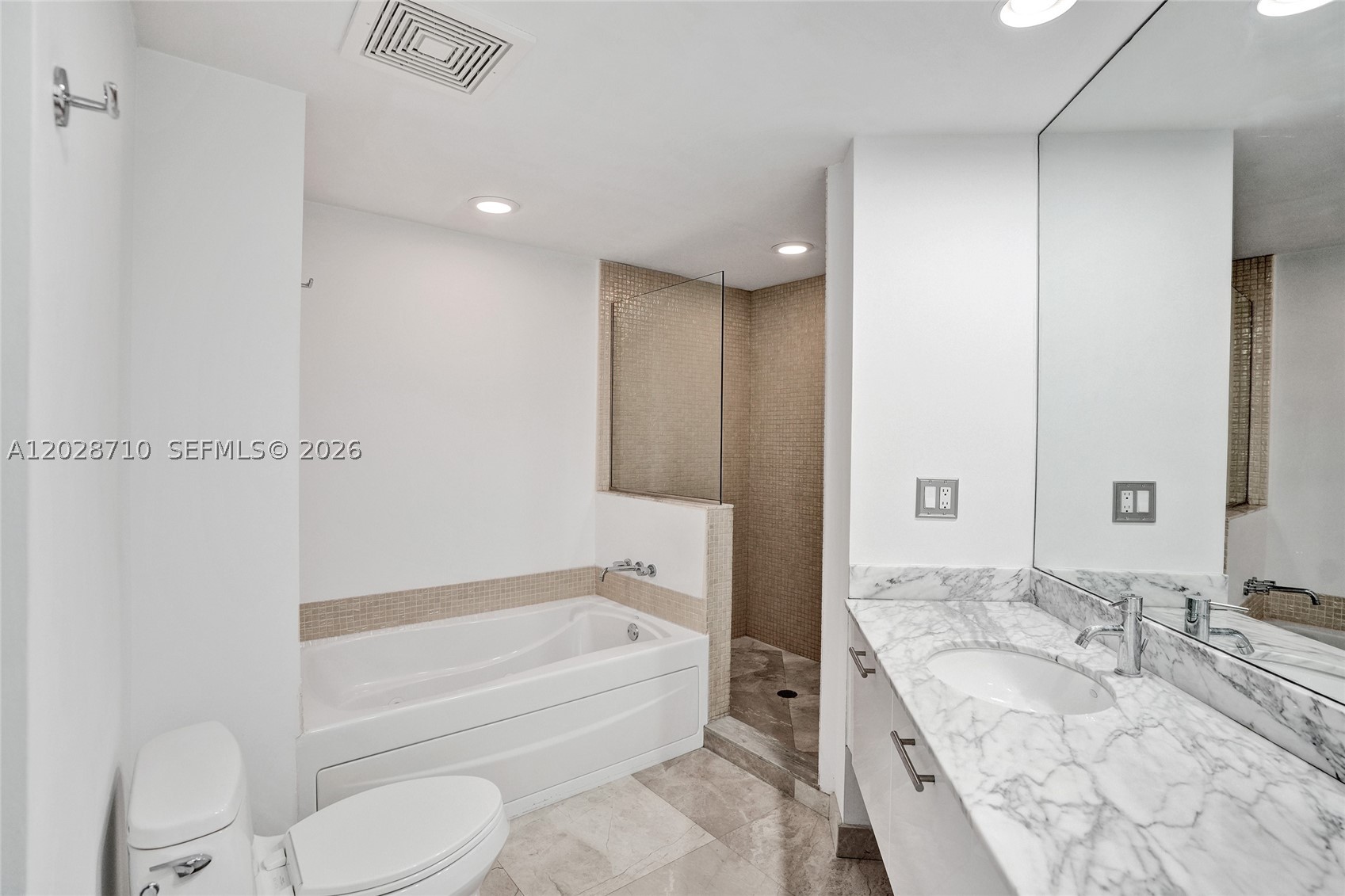 55 SE 6th St #1502, Miami FL 33131