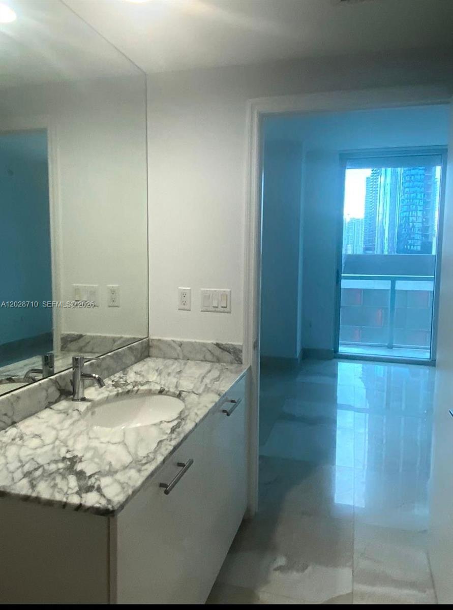55 SE 6th St #1502, Miami FL 33131