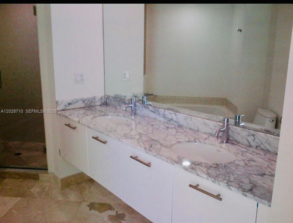 55 SE 6th St #1502, Miami FL 33131