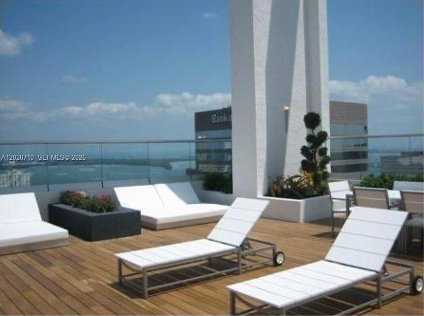 55 SE 6th St #1502, Miami FL 33131