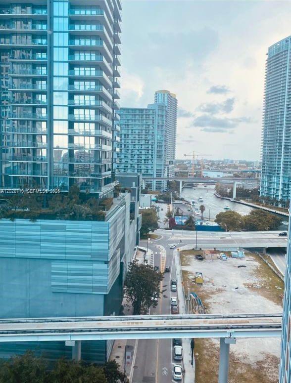 55 SE 6th St #1502, Miami FL 33131