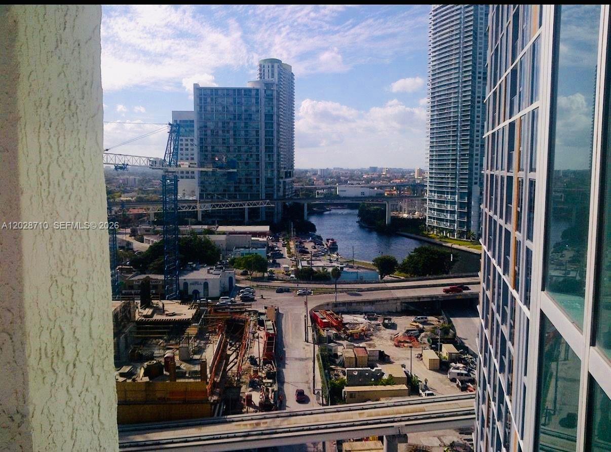 55 SE 6th St #1502, Miami FL 33131