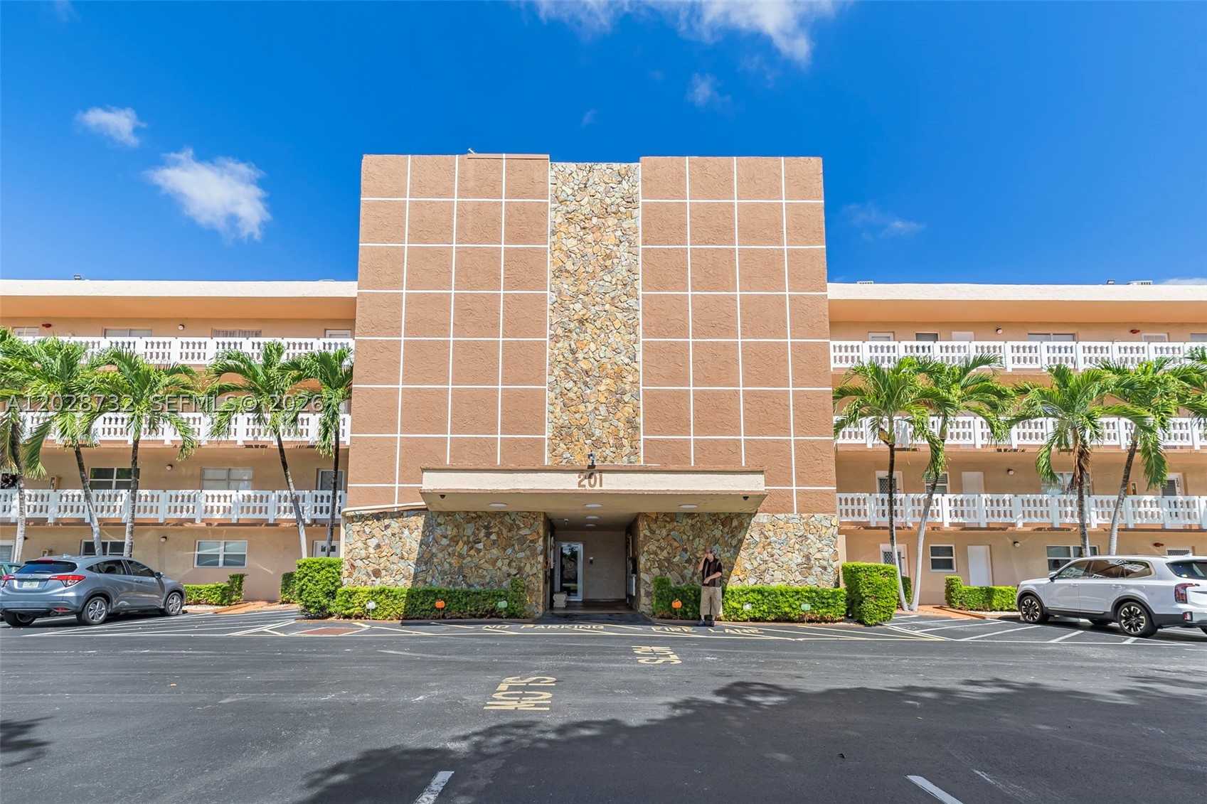 201 SE 11th Ter #102, Dania Beach FL 33004