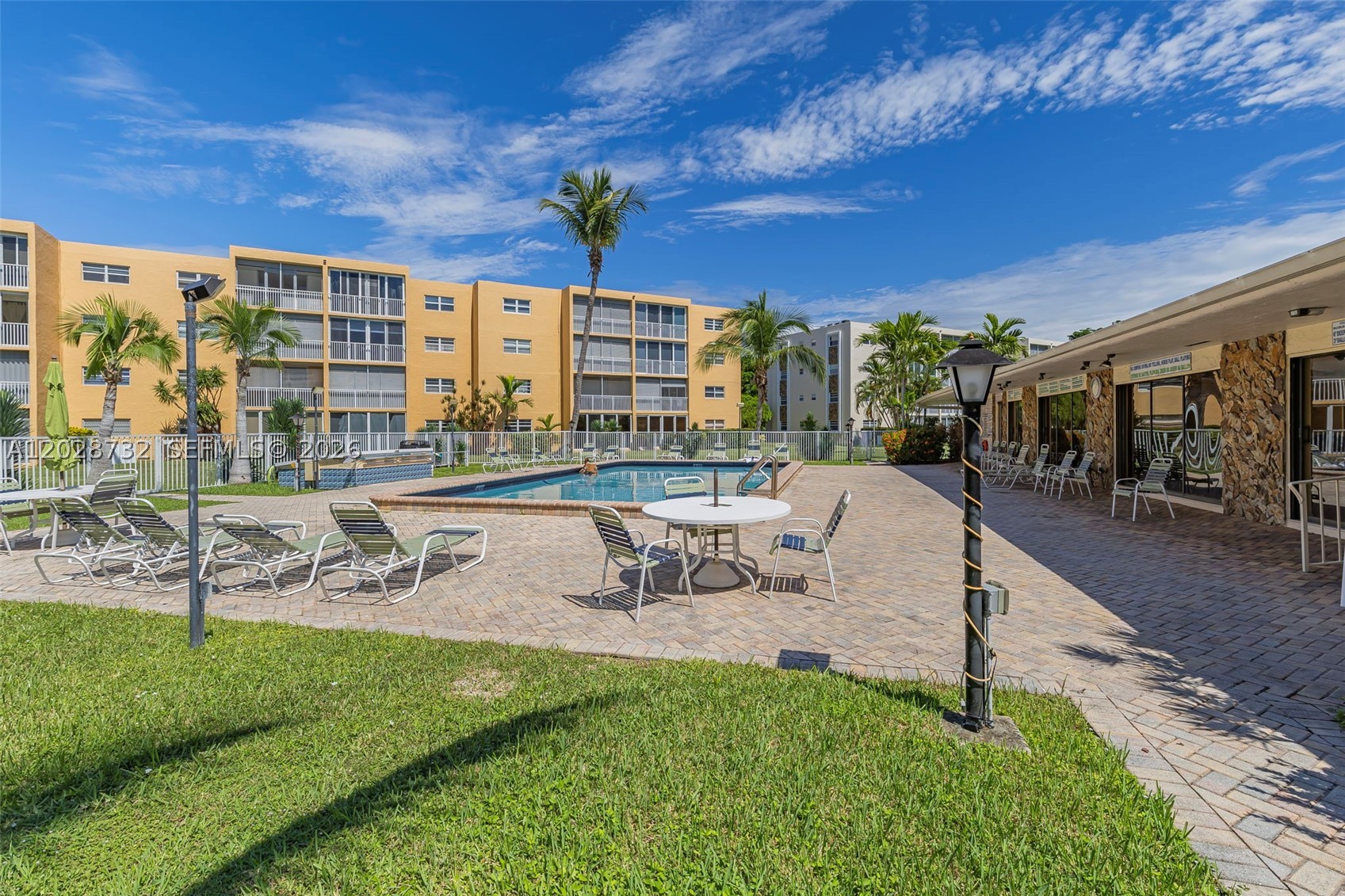 201 SE 11th Ter #102, Dania Beach FL 33004