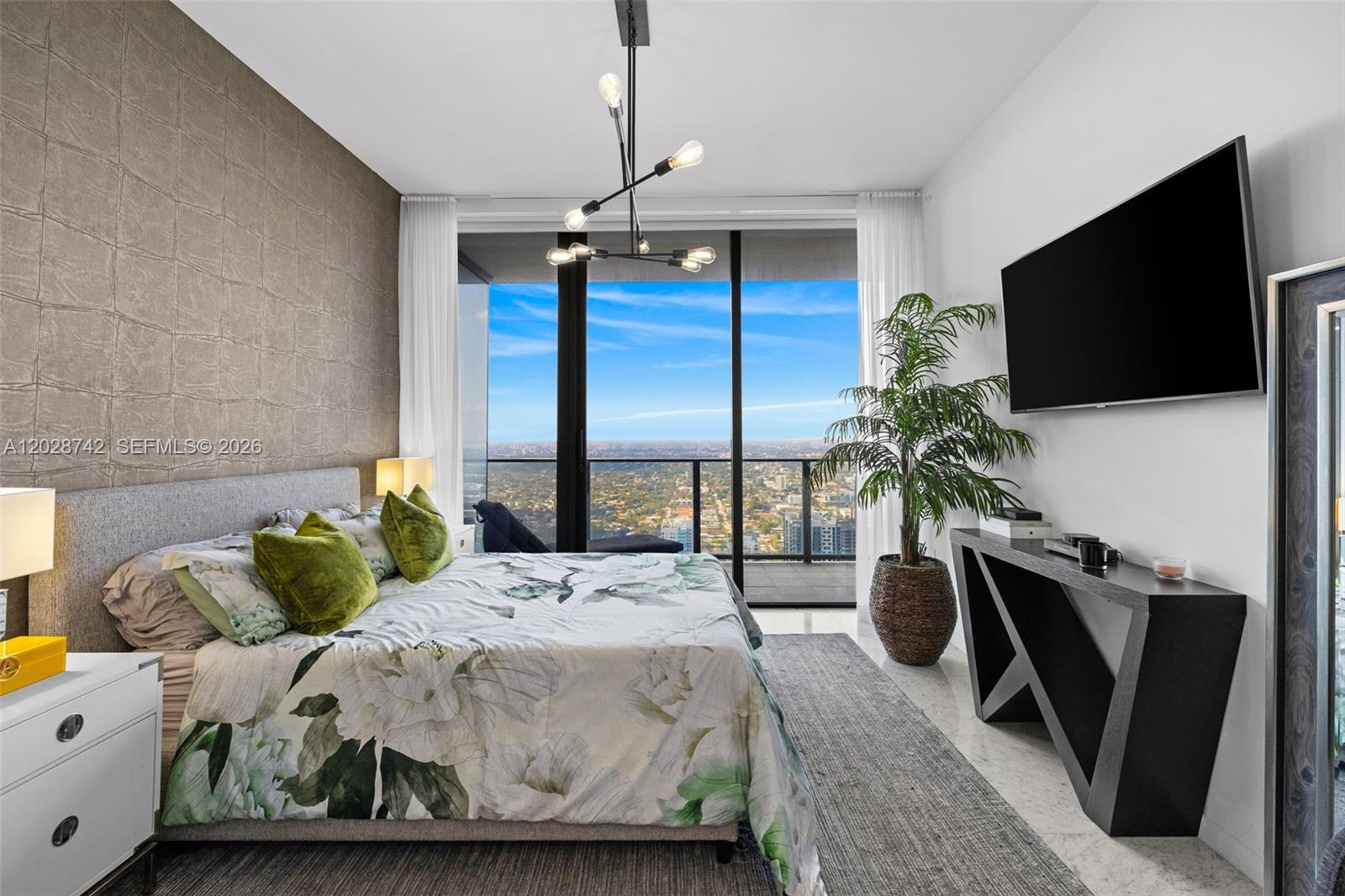 1000 Brickell Plz #PH5304, Miami FL 33131