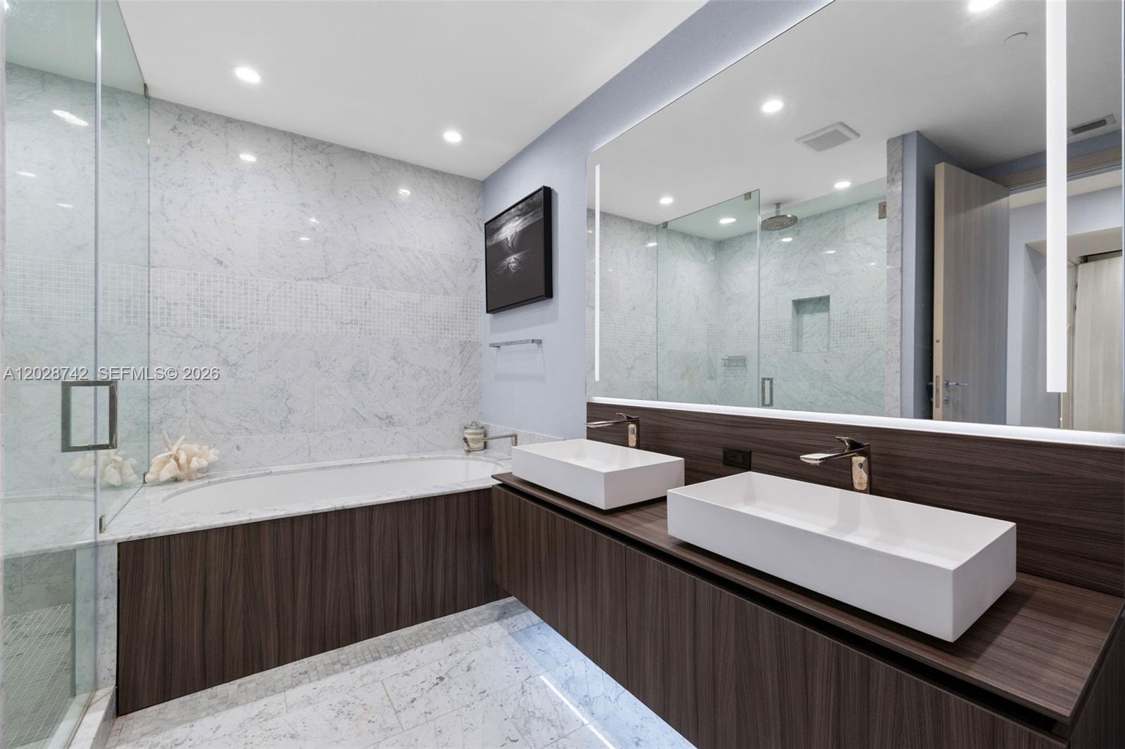 1000 Brickell Plz #PH5304, Miami FL 33131