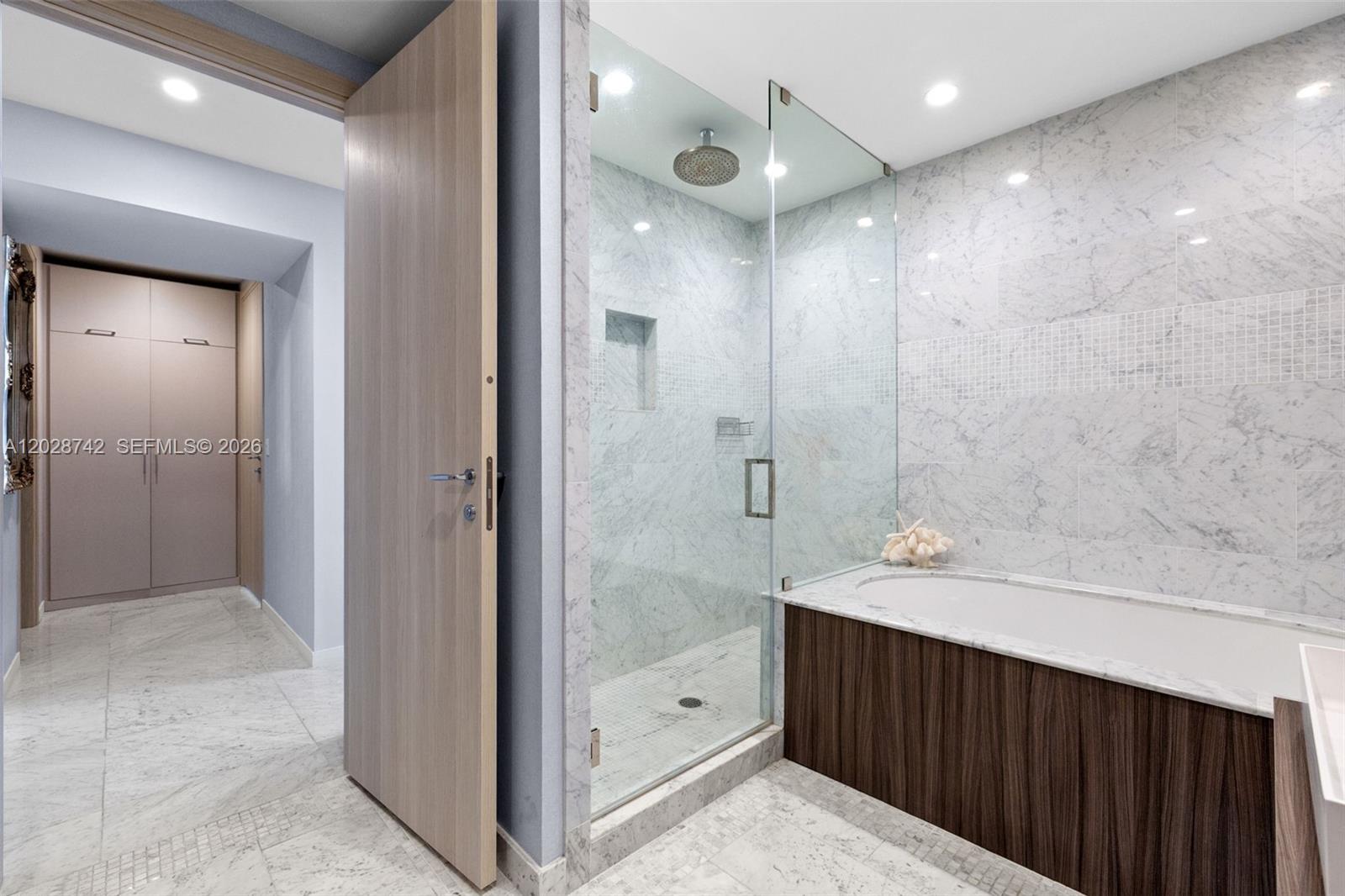 1000 Brickell Plz #PH5304, Miami FL 33131
