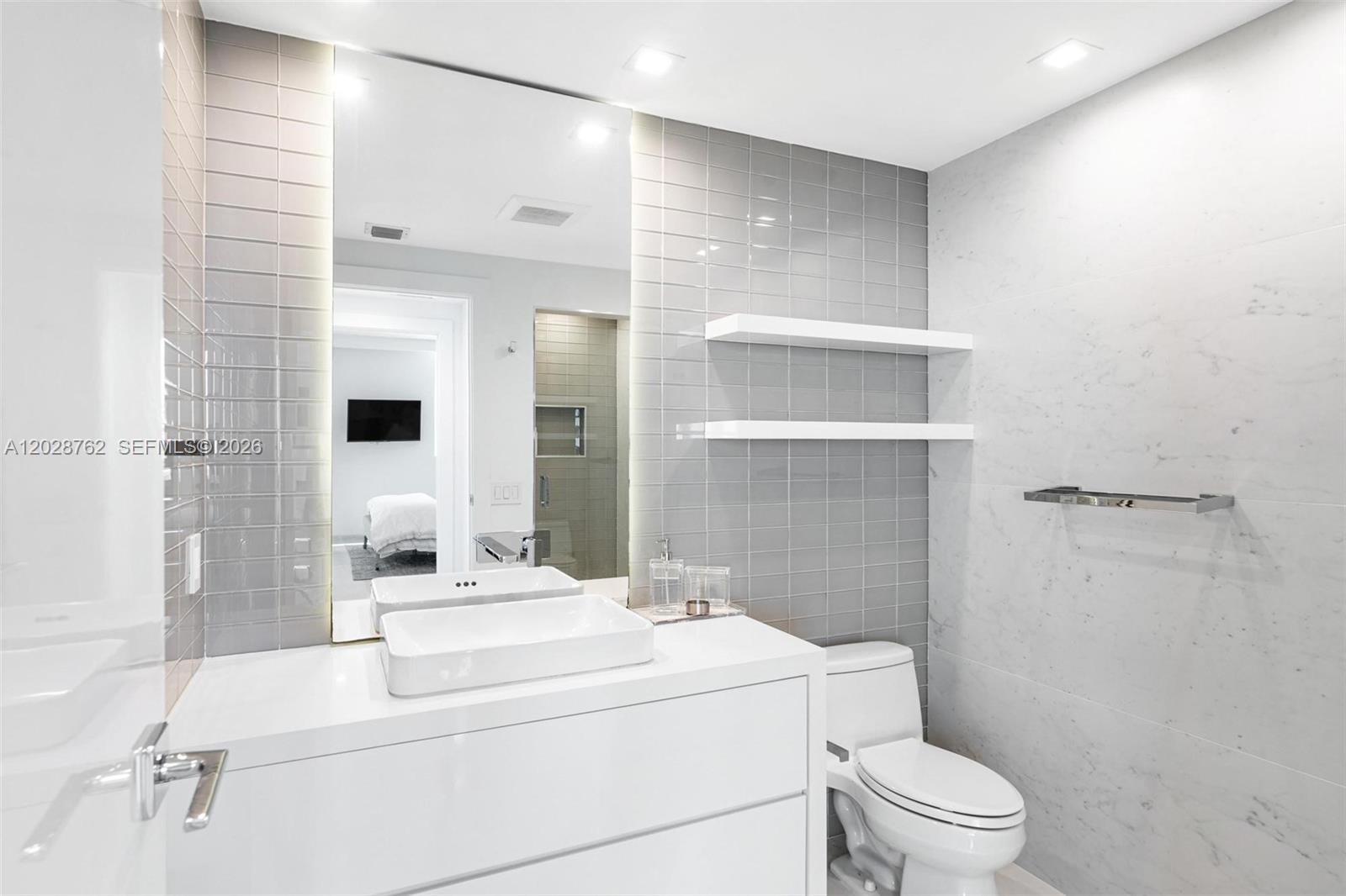 3801 Collins Ave #703, Miami Beach FL 33140