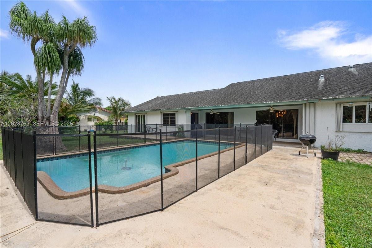 1571 NW 20th St, Homestead FL 33030