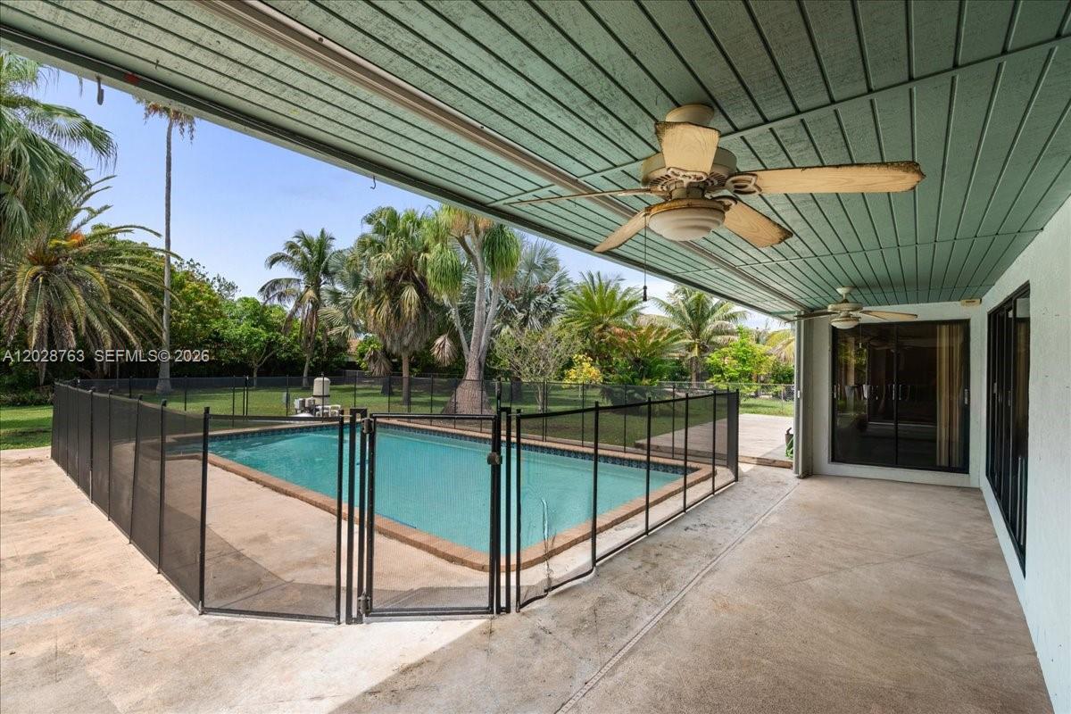 1571 NW 20th St, Homestead FL 33030