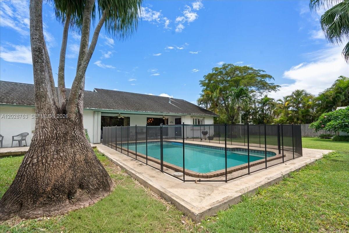 1571 NW 20th St, Homestead FL 33030