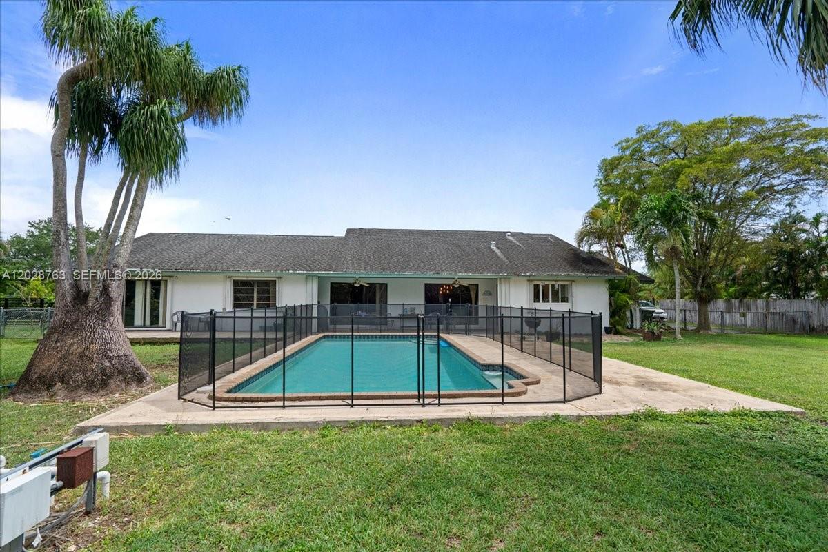 1571 NW 20th St, Homestead FL 33030