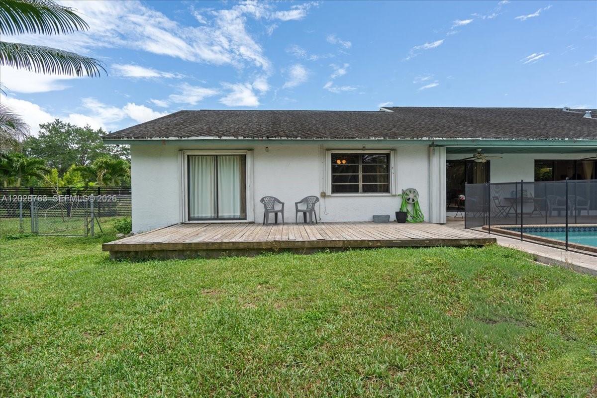 1571 NW 20th St, Homestead FL 33030