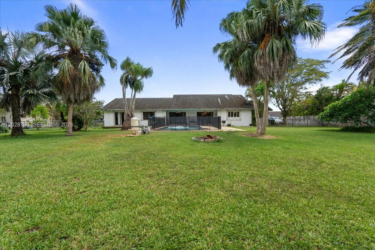 1571 NW 20th St, Homestead FL 33030