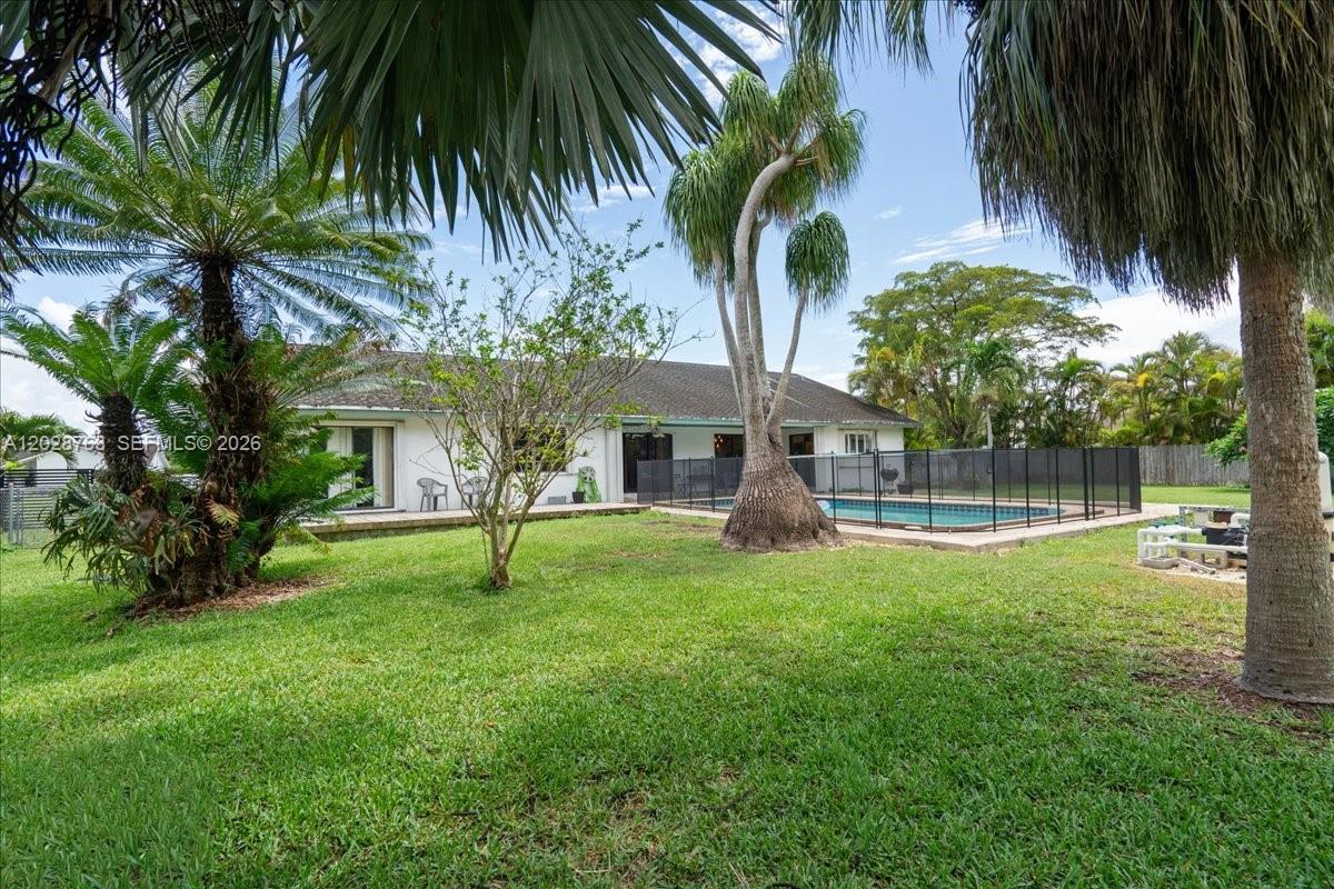1571 NW 20th St, Homestead FL 33030